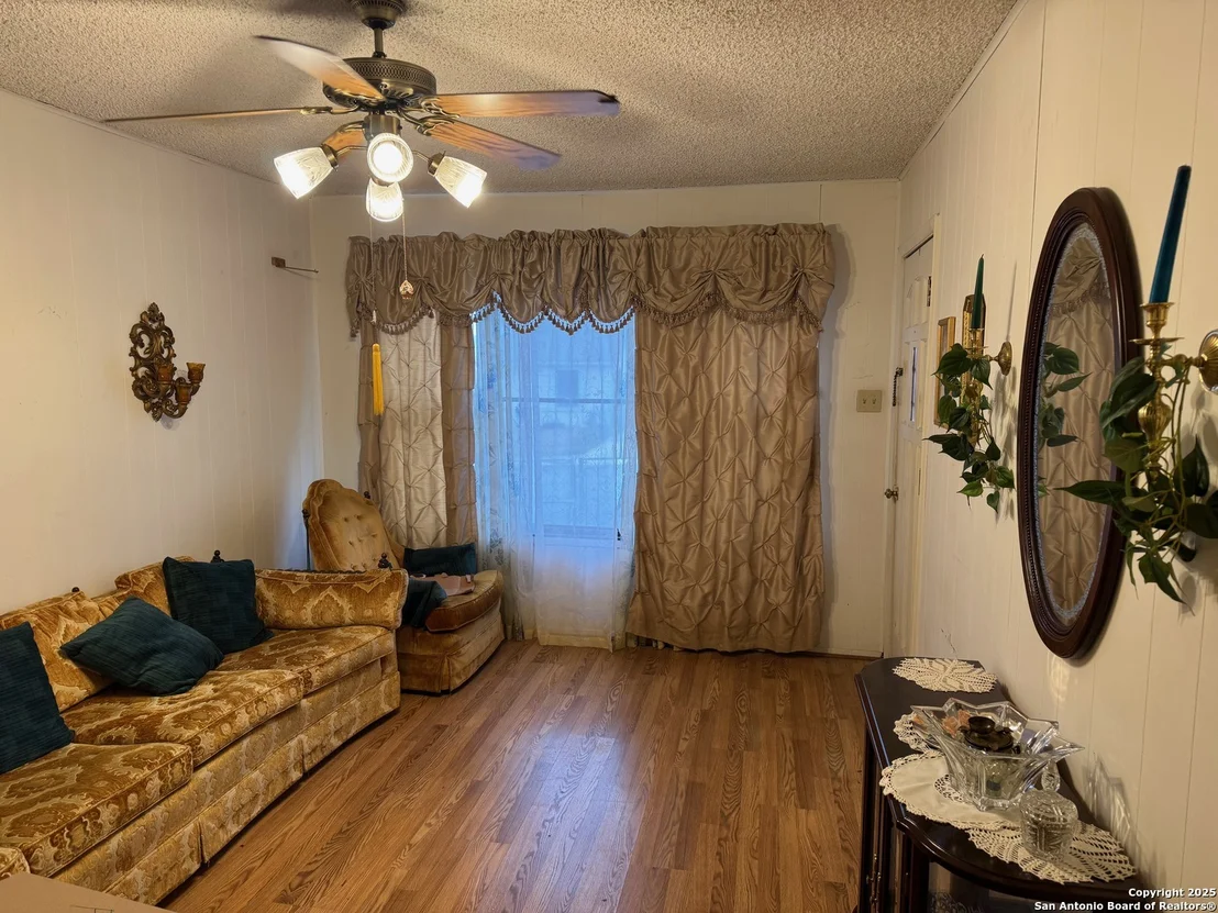 Photo of 347 Calle LA GLORIA