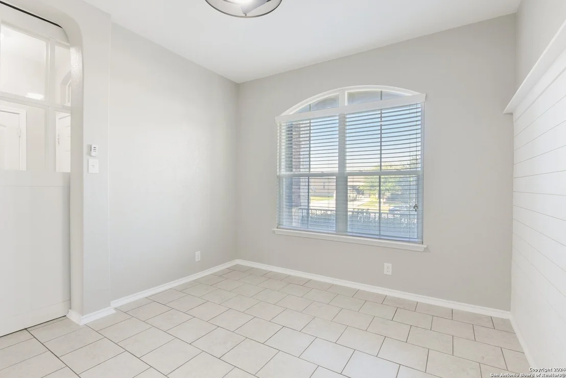 Photo of 429 KINGS WAY