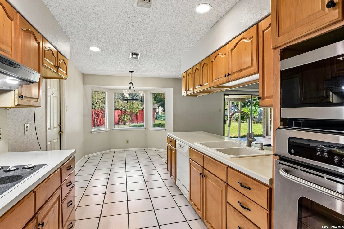 Photo of 8714 MIDCROWN DR