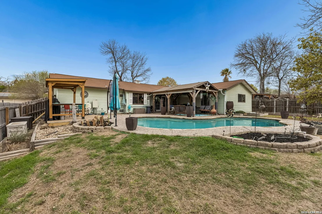 Photo of 218 Whispering Oaks