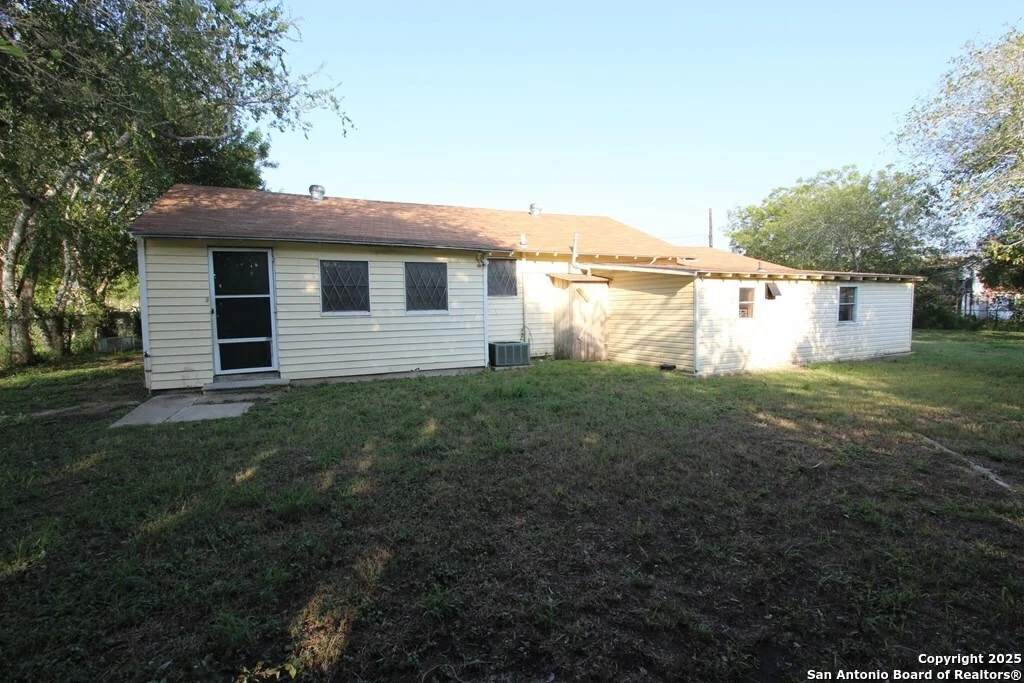 Photo of 909 N Ave B