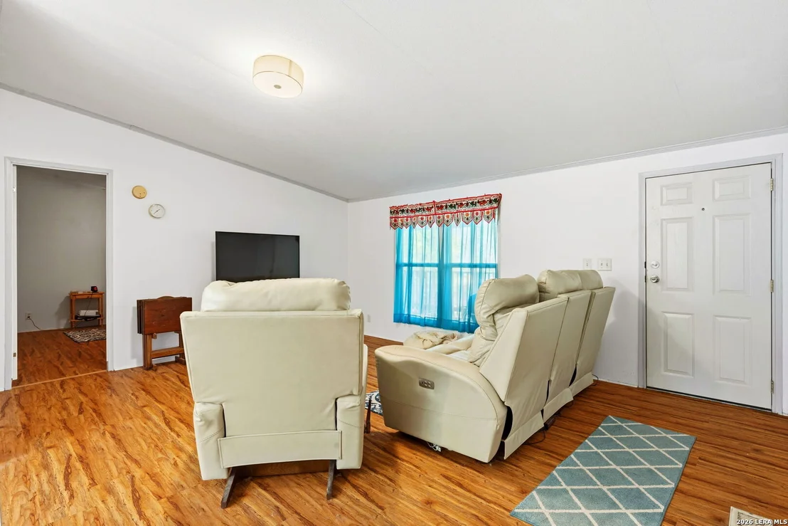 Photo of 216 OAK GRV