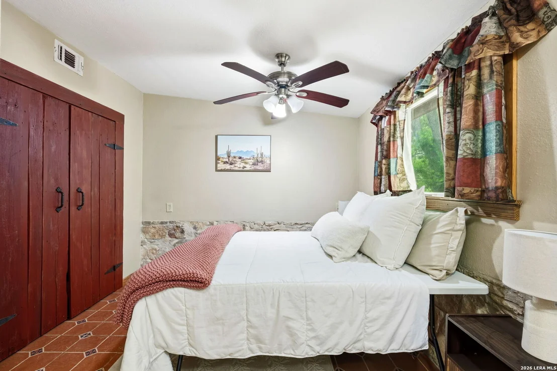 Photo of 340 Rio Oak