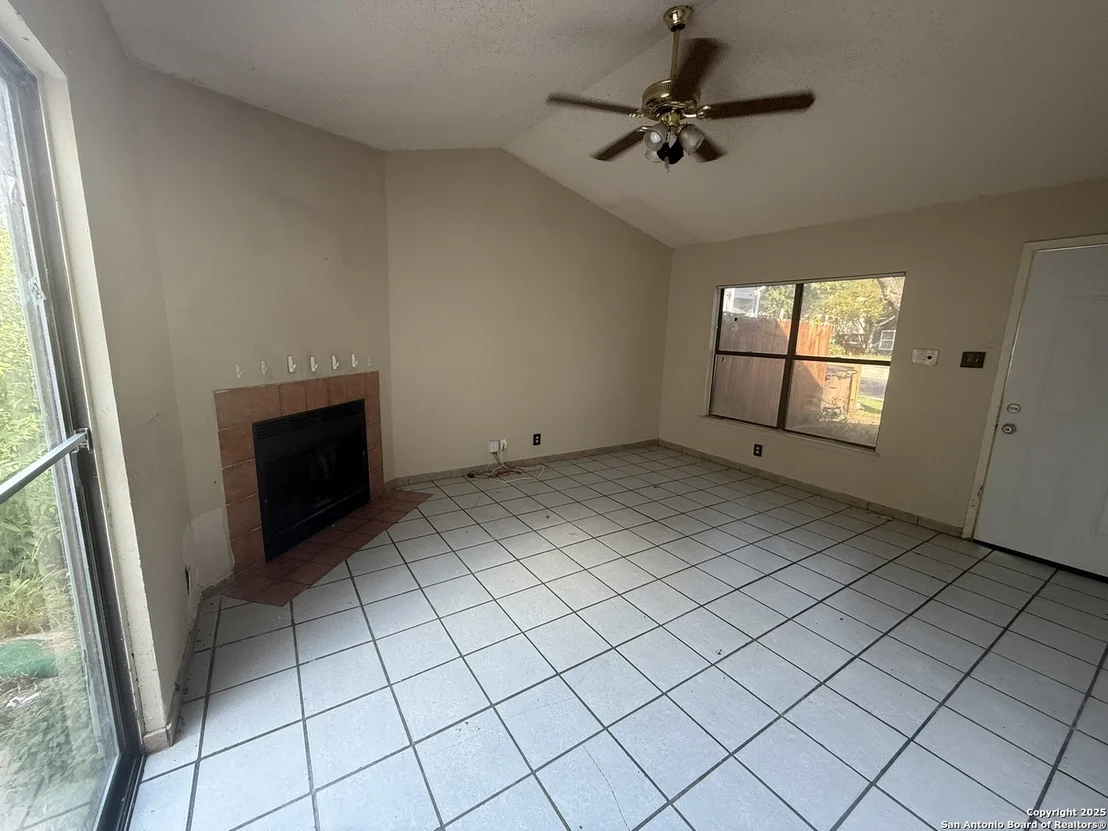 Photo of 10034 Amber Field