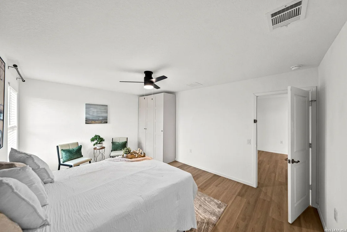 Photo of 822 COOK BND