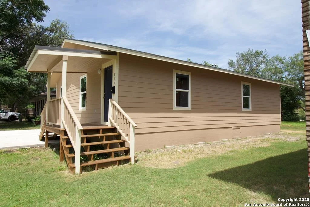 Photo of 806 W Powell