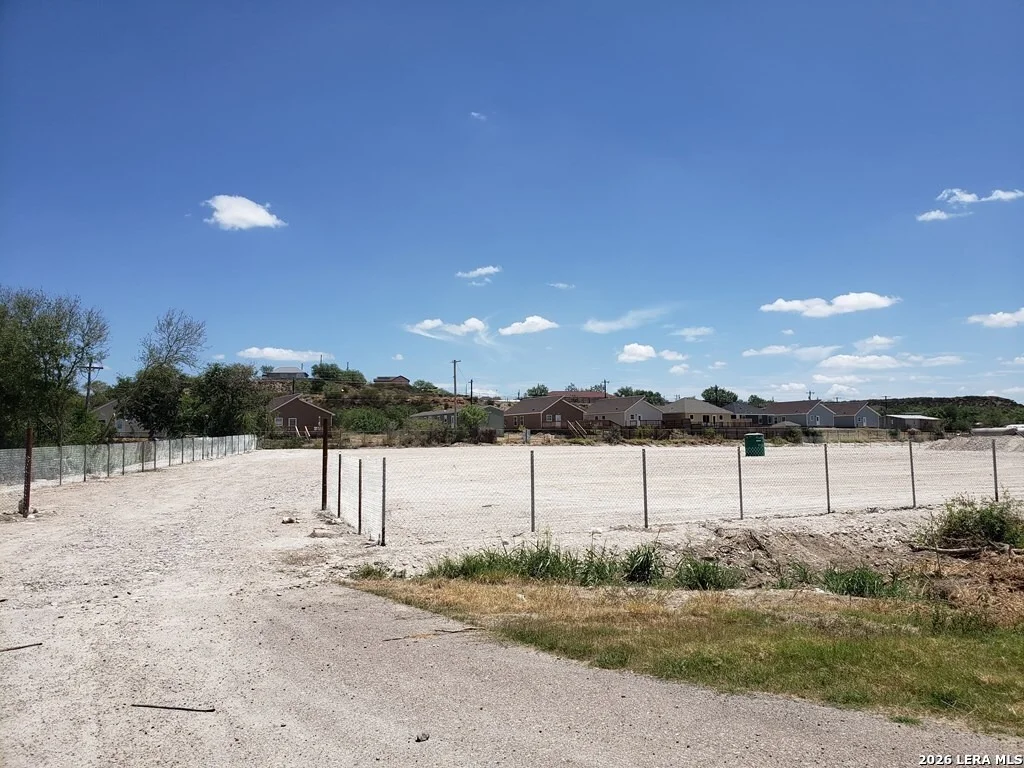 Photo of Unit 2 at 1157 STATE LOOP 480