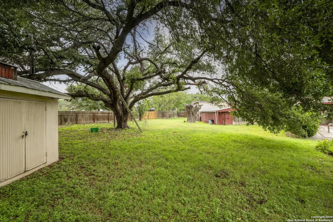 Photo of 5835 Randolph Blvd