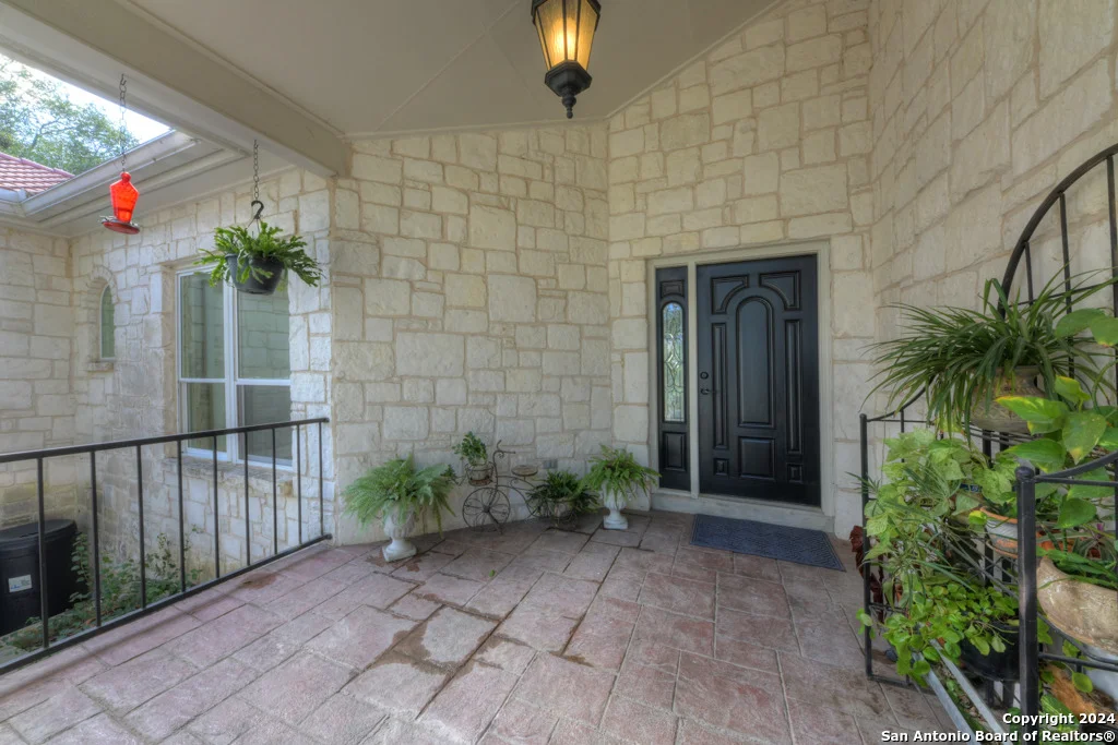 Photo of 172 LAKE FRONT DR