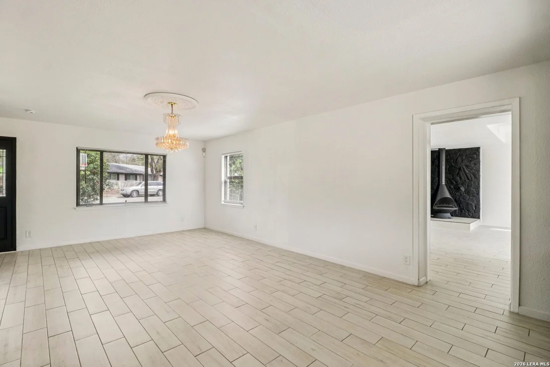Photo of 302 WEATHERCOCK LN