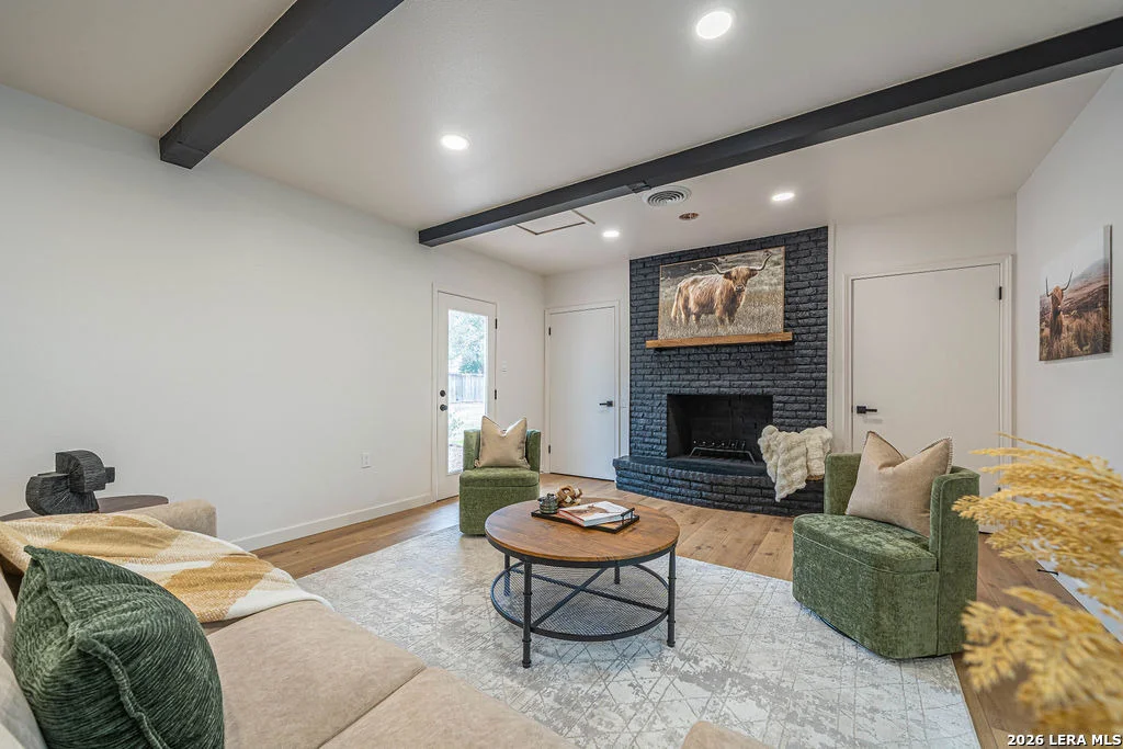 Photo of 355 Donella