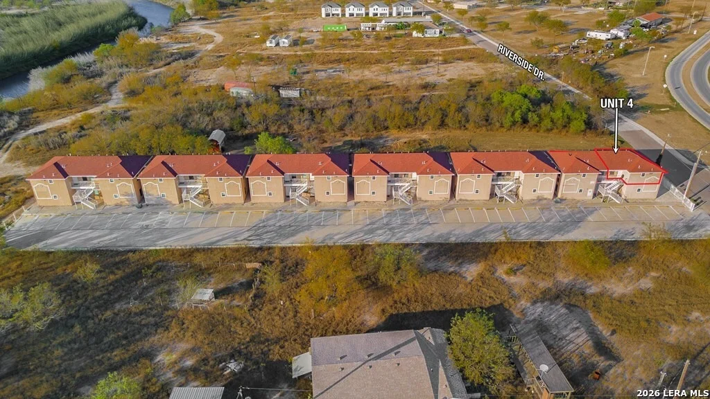 Photo of Unit UNIT4 at 391 Riverside Drive