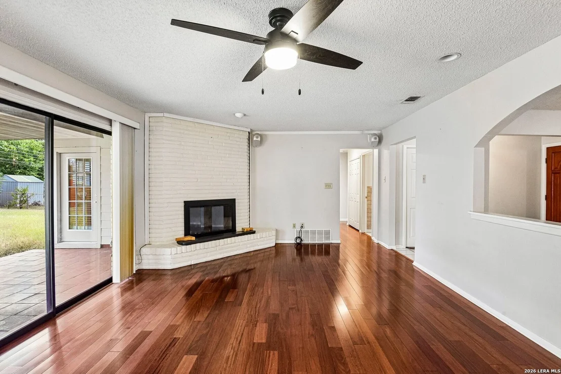 Photo of 8714 MIDCROWN DR