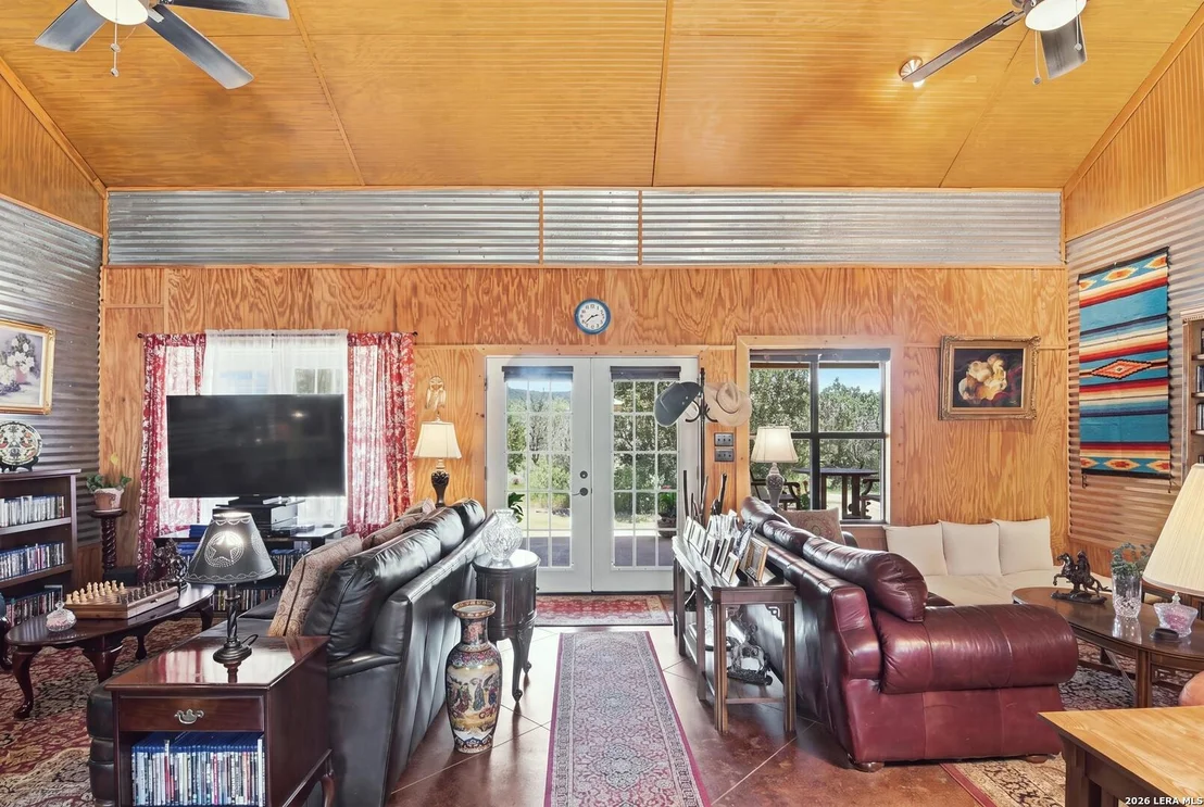 Photo of 423 KAHN RD