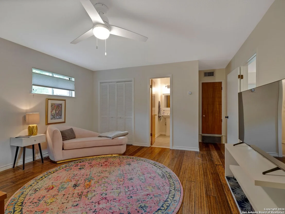 Photo of 534 OAKLEAF DR