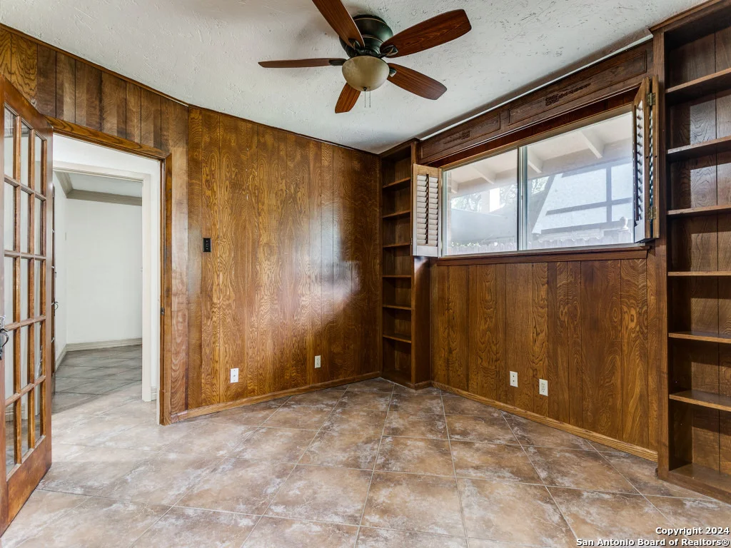 Photo of 10111 iron oak