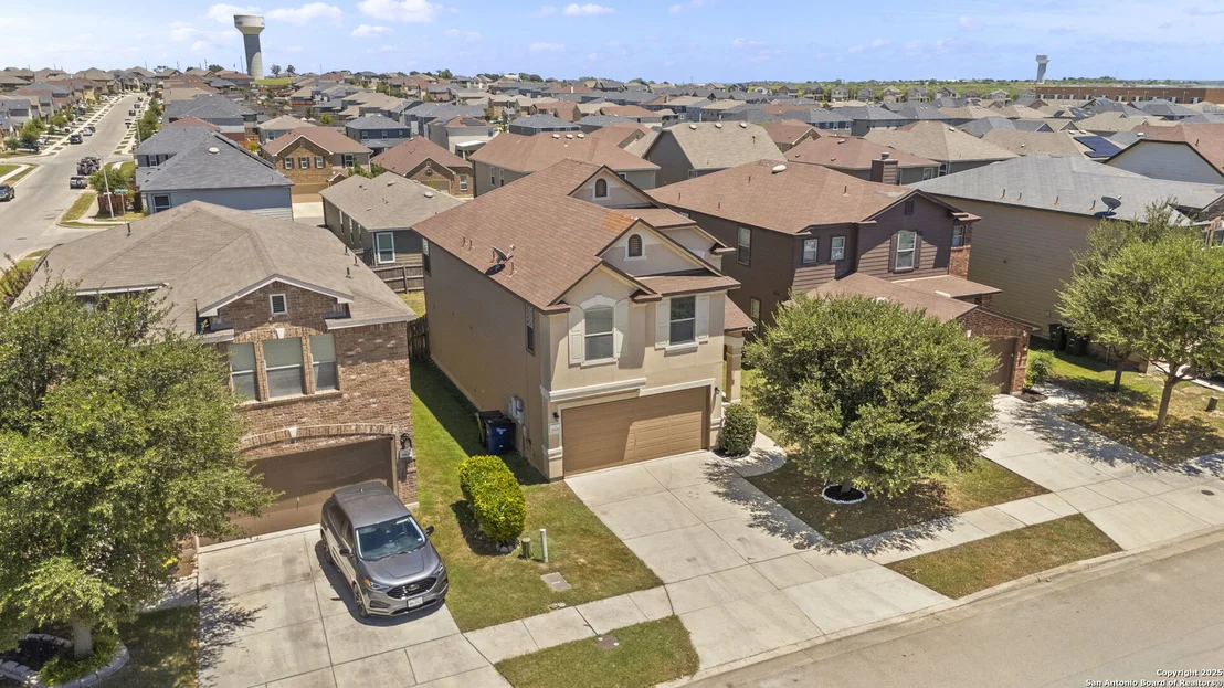 Photo of 3909 Legend Pond