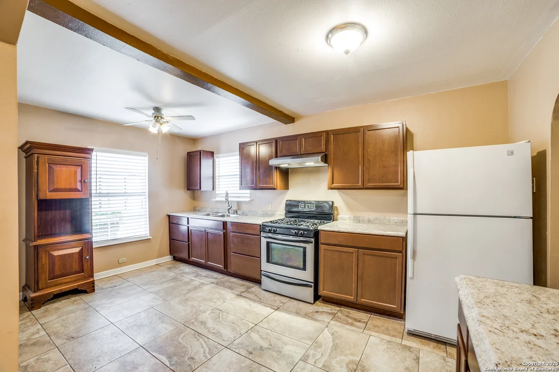 Photo of 1011 Thorain Blvd