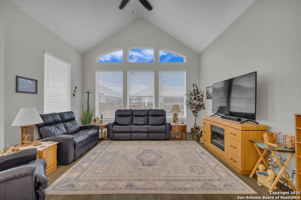 Photo of 929 Rench