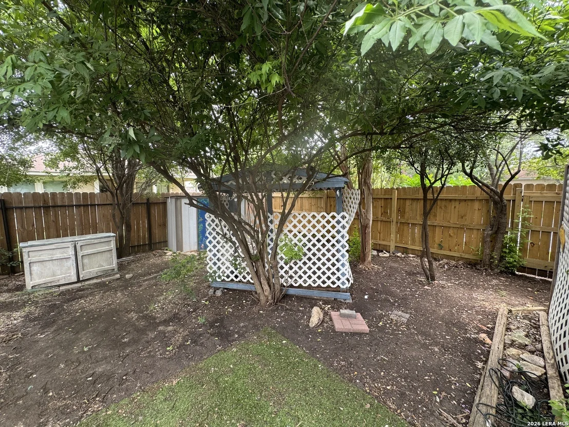 Photo of 7702 Chatsworth