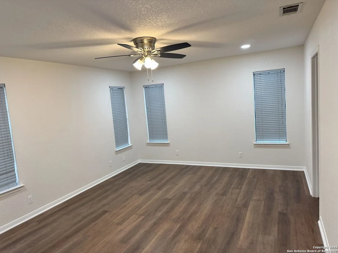 Photo of 136 Lakeview Trace
