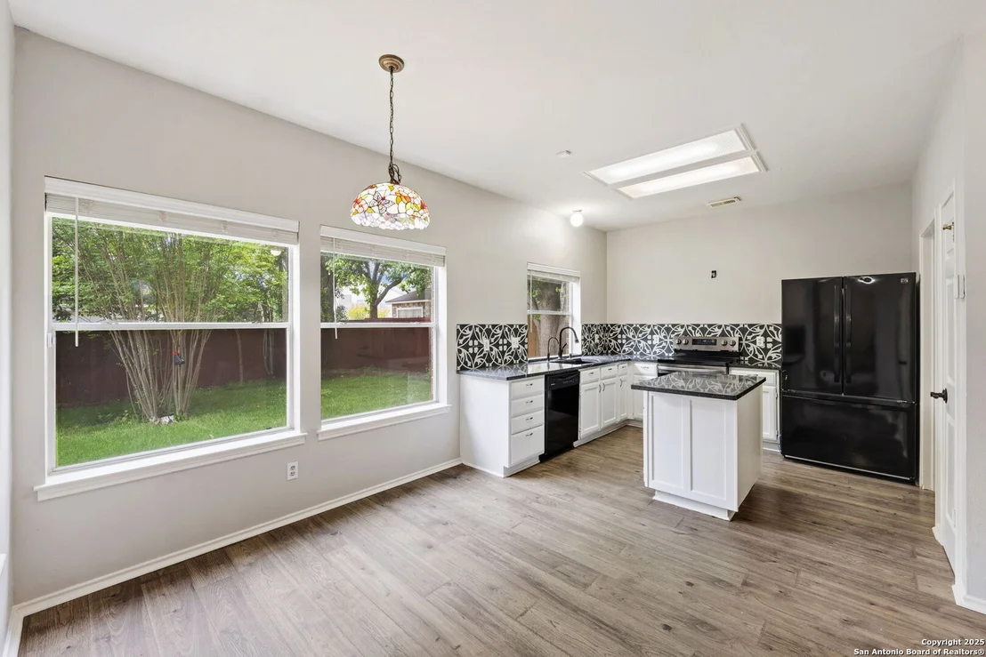Photo of 6115 Glen Heather