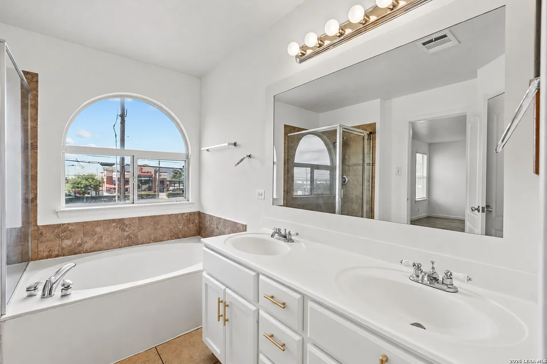 Photo of 10710 Diamond Rock