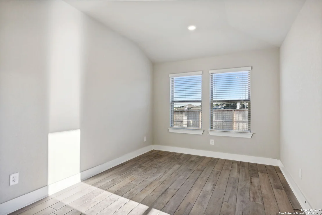 Photo of 6406 Comanche Sky