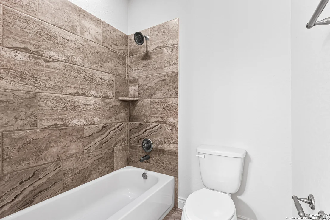 Photo of 427 Evans Oak