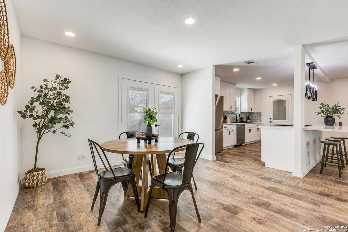Photo of 112 Roundtree