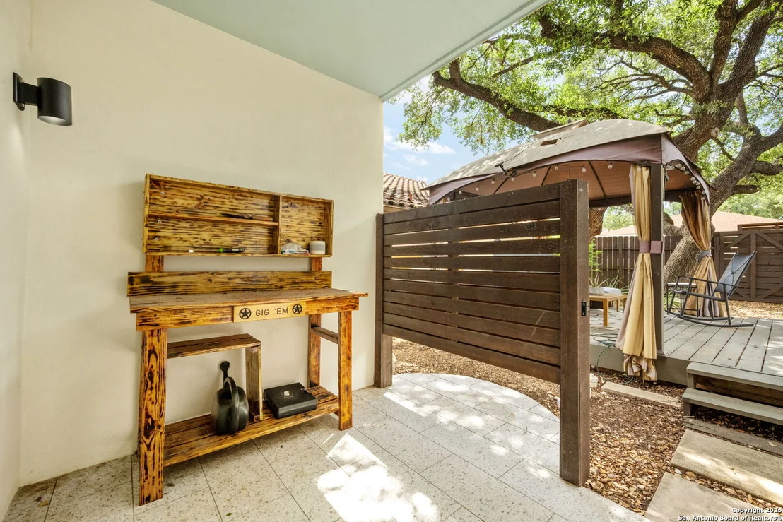 Photo of 3467 River Way