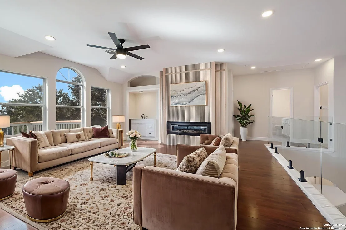 Photo of 726 Mello Oak