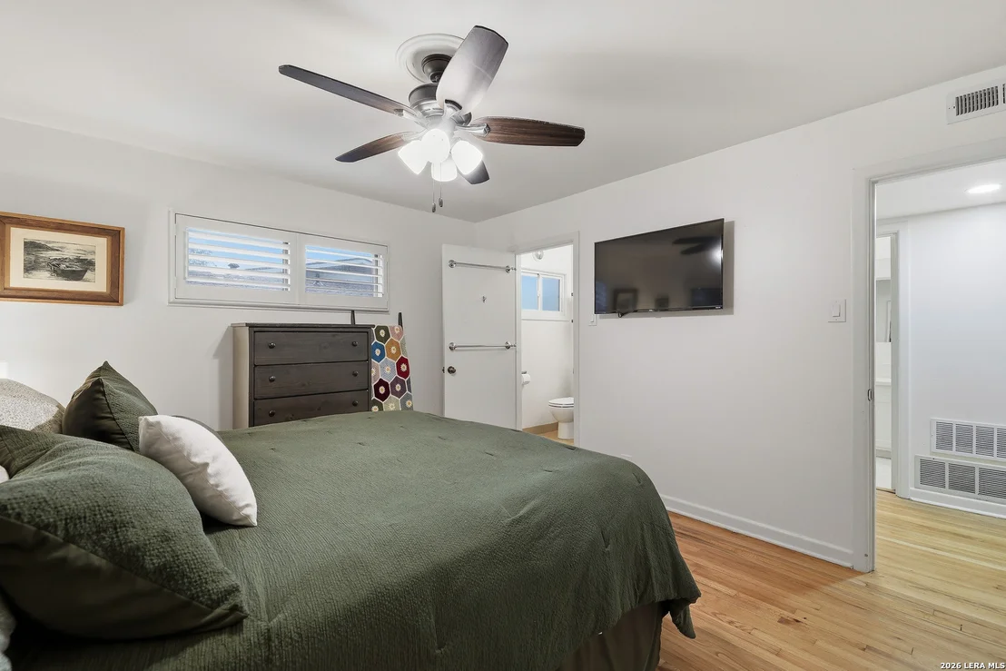 Photo of 326 Burnside Dr