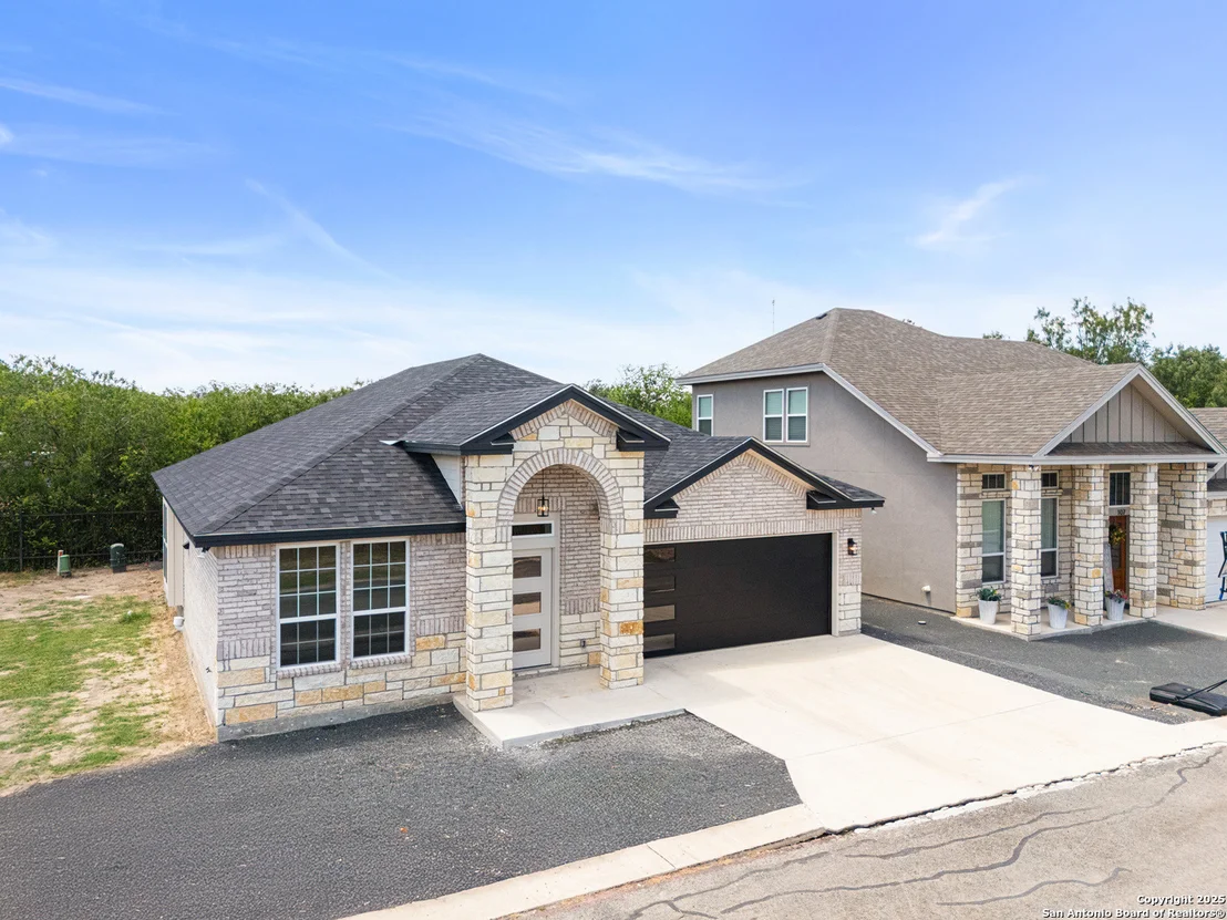 Photo of 109 Sutton PL