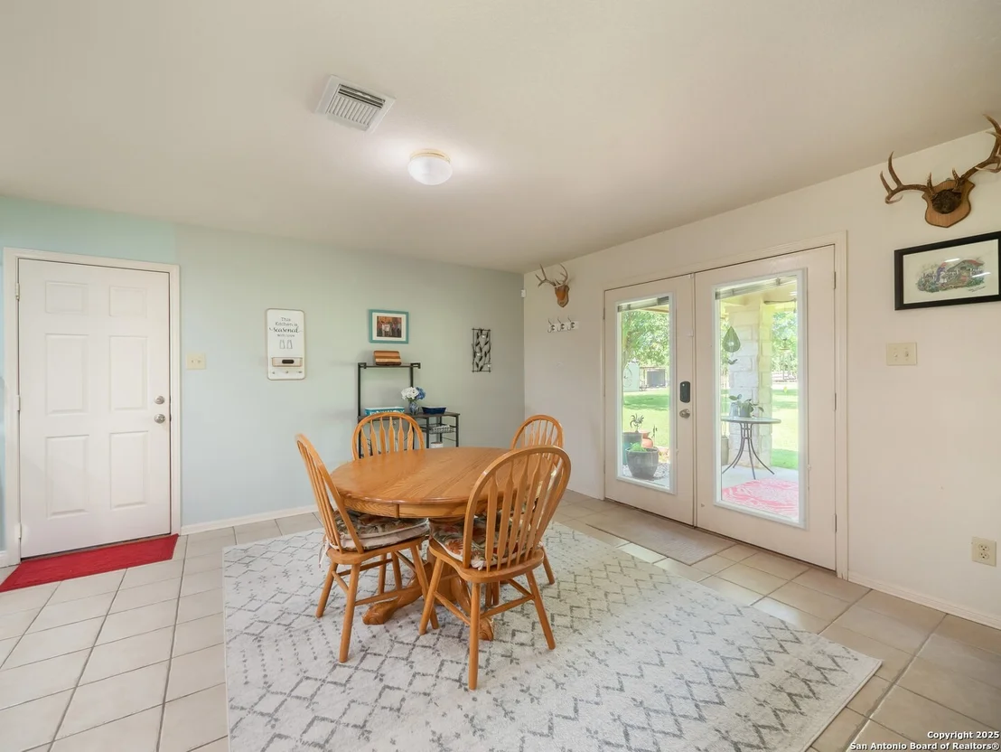 Photo of 658 Lakeview Dr