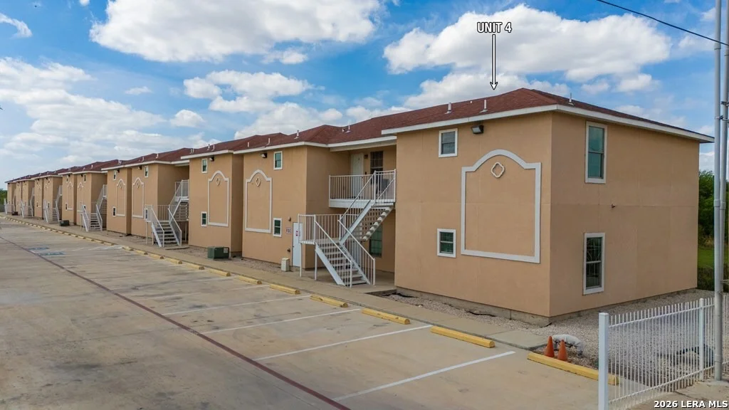 Photo of Unit UNIT4 at 391 Riverside Drive