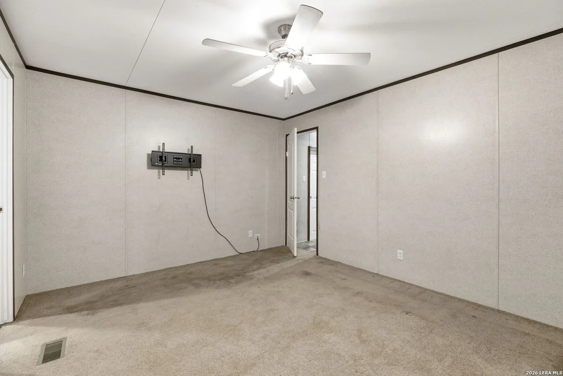 Photo of 2383 Tomblin