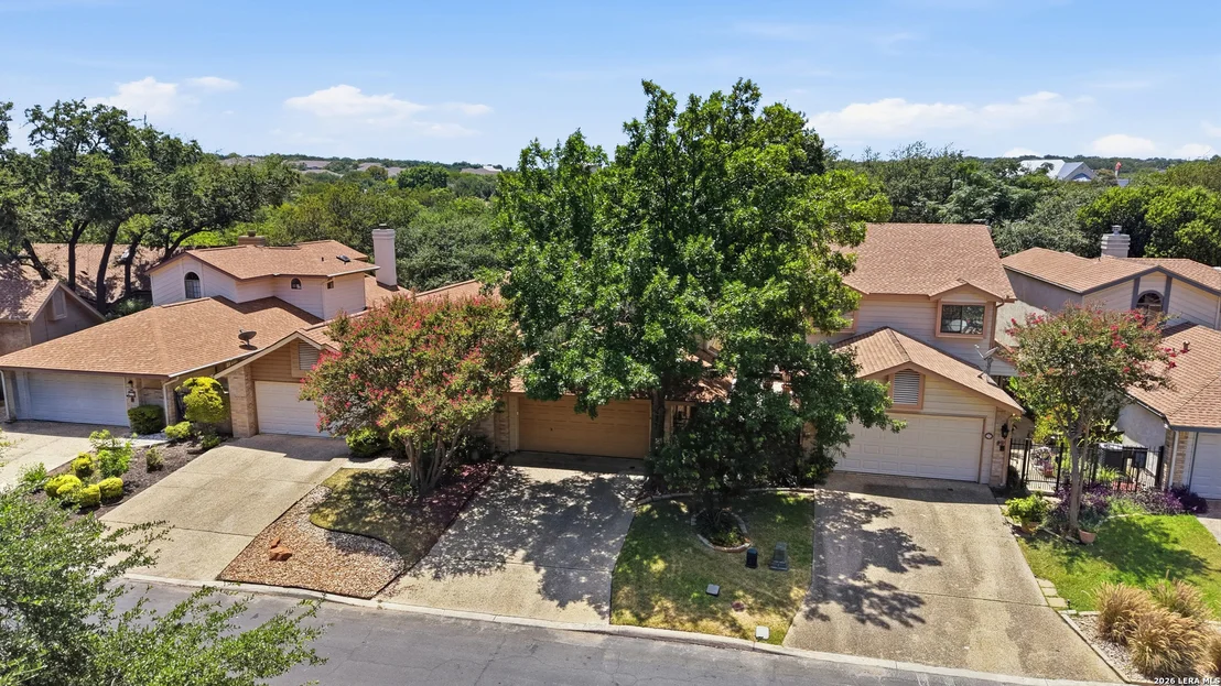 Photo of 28 COURTSIDE CIR