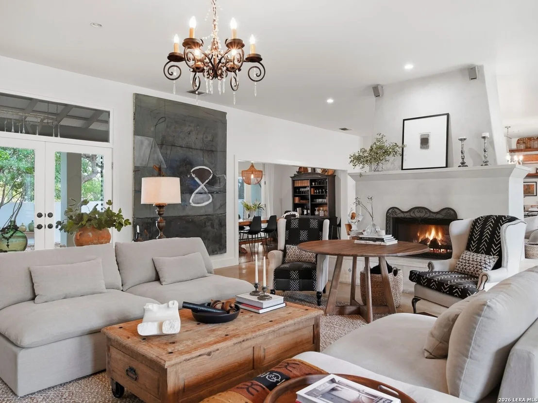 Photo of 2355 Oakland Bend