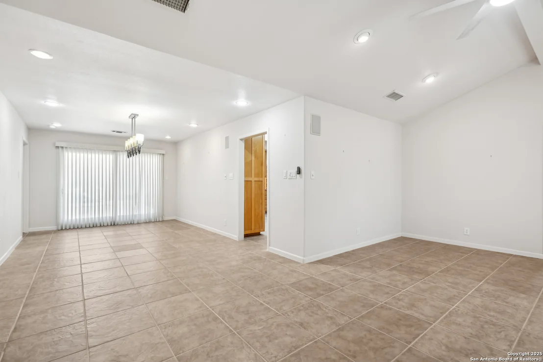 Photo of 122 Long Bow Rd.