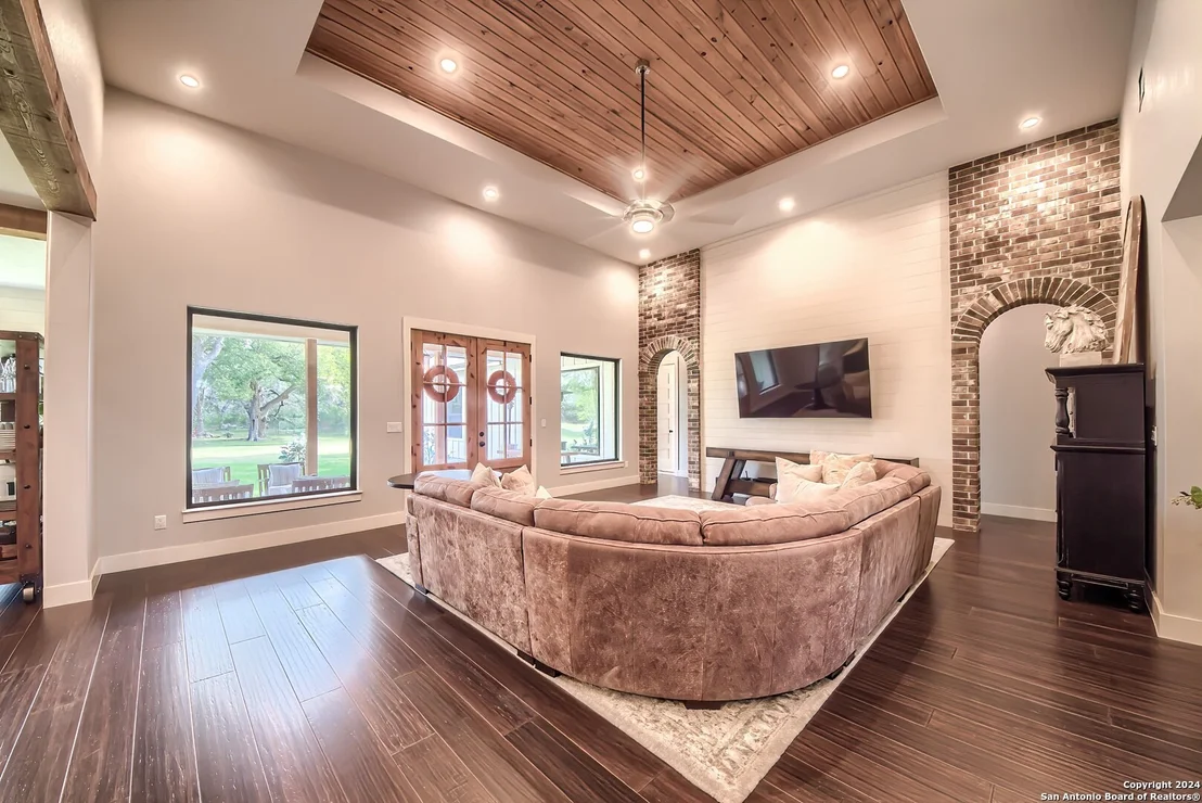 Photo of 481 VAQUERO DR
