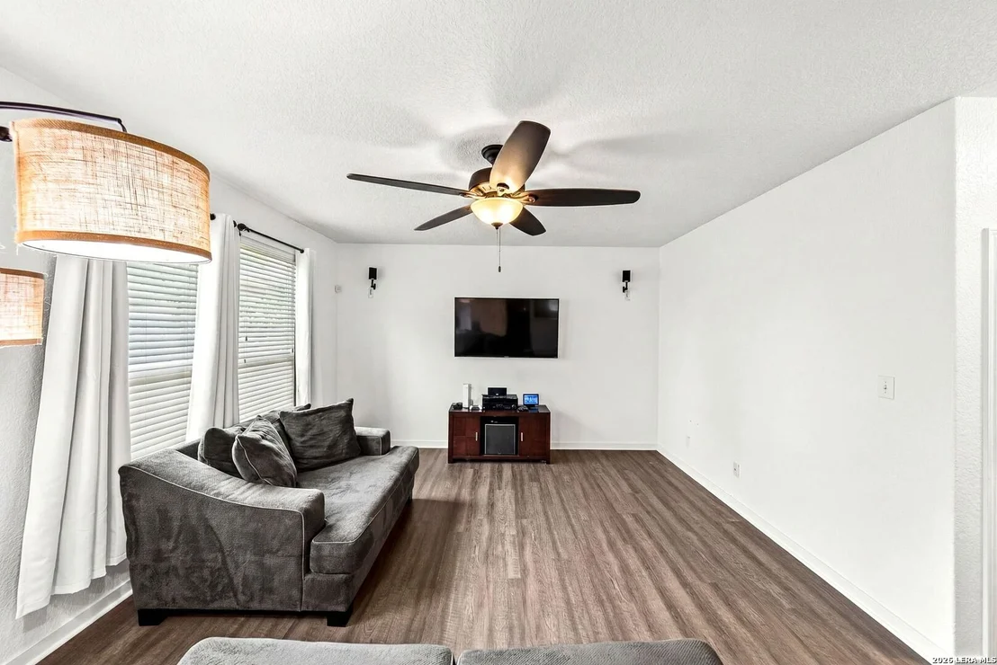 Photo of 6703 Karnes Leaf