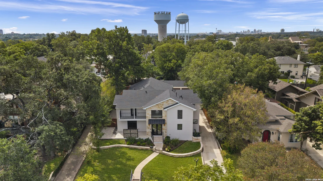 Photo of 114 CLOVERLEAF AVE