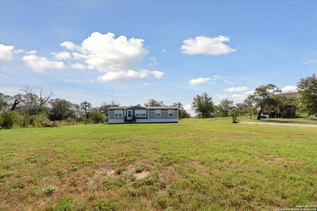 Photo of 385 Forest Oaks