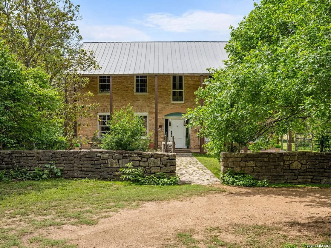 Photo of 426 RANCH ROAD 962 E