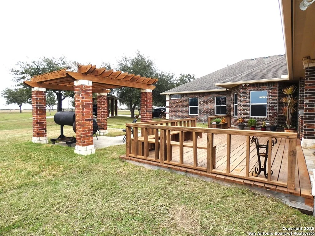 Photo of 283 Live Oak Rd