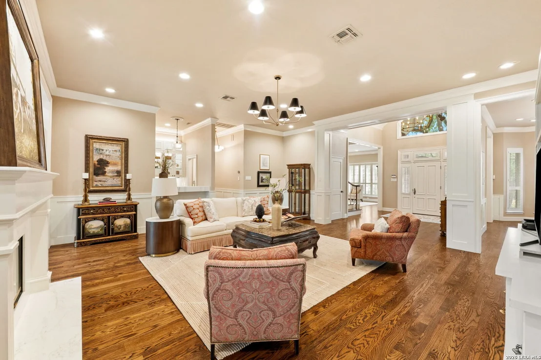 Photo of 2 CHATSWORTH WAY