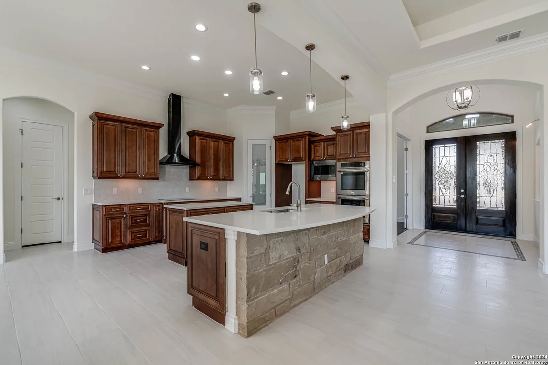 Photo of 921 ESCADA