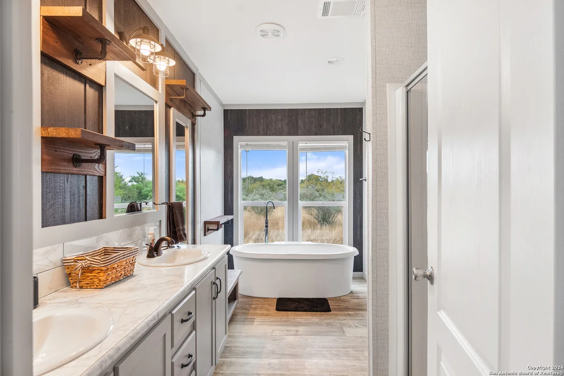 Photo of 1140 Private Road 2415