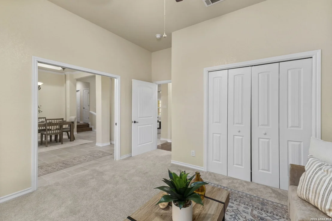 Photo of 128 Comal Oak